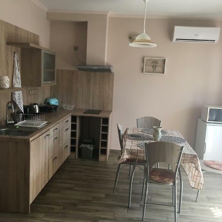 Szofi Apartman Papa Fenyves U. 19. Екстер'єр фото