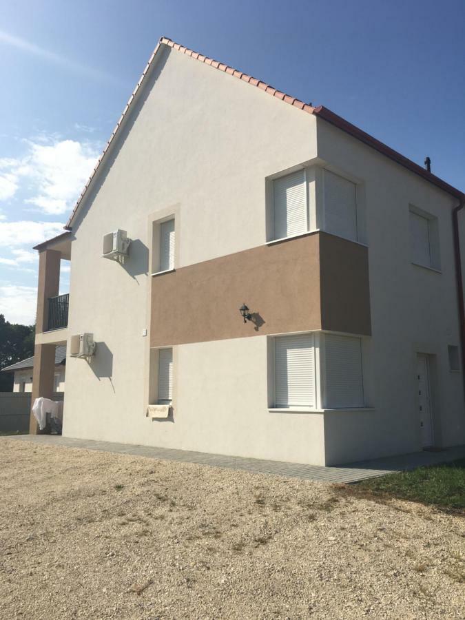 Szofi Apartman Papa Fenyves U. 19. Екстер'єр фото