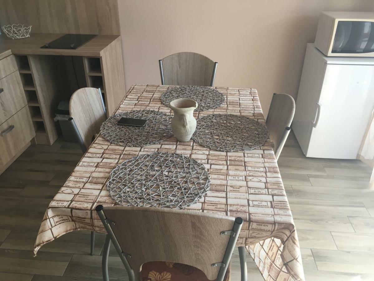 Szofi Apartman Papa Fenyves U. 19. Екстер'єр фото
